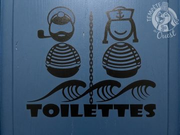 Alternative view of Stickers décoratif pour toilettes Couple de Marins Bretons