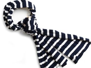 Foulard Cheche 100 Coton Blanc Motifs Triskells Noirs