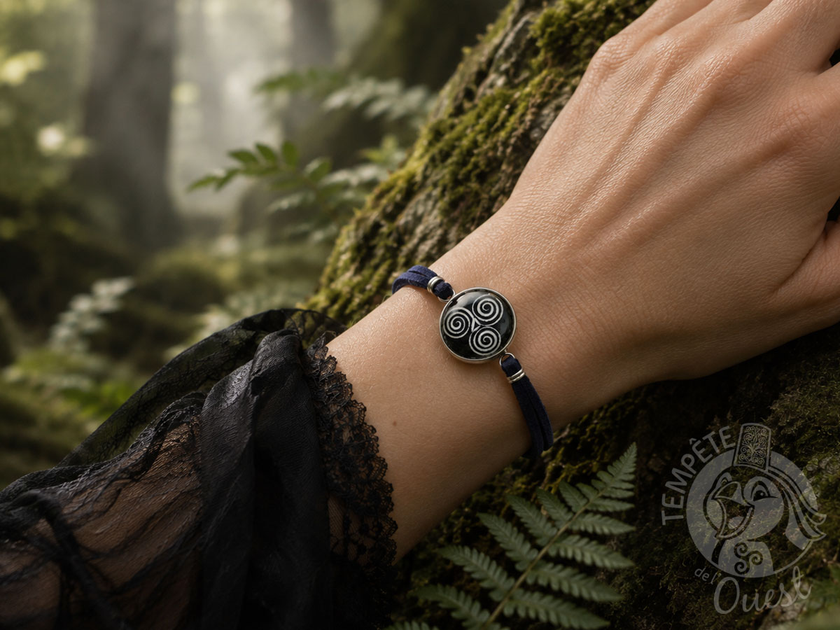 Bracelet Triskell Spirale bleu marine - Nuit d’Avalon – Image 2
