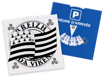 Sticker avec l'œuvre « Conduite accompagnée bretagne disque conduite  autocollant » de l'artiste Axelmn