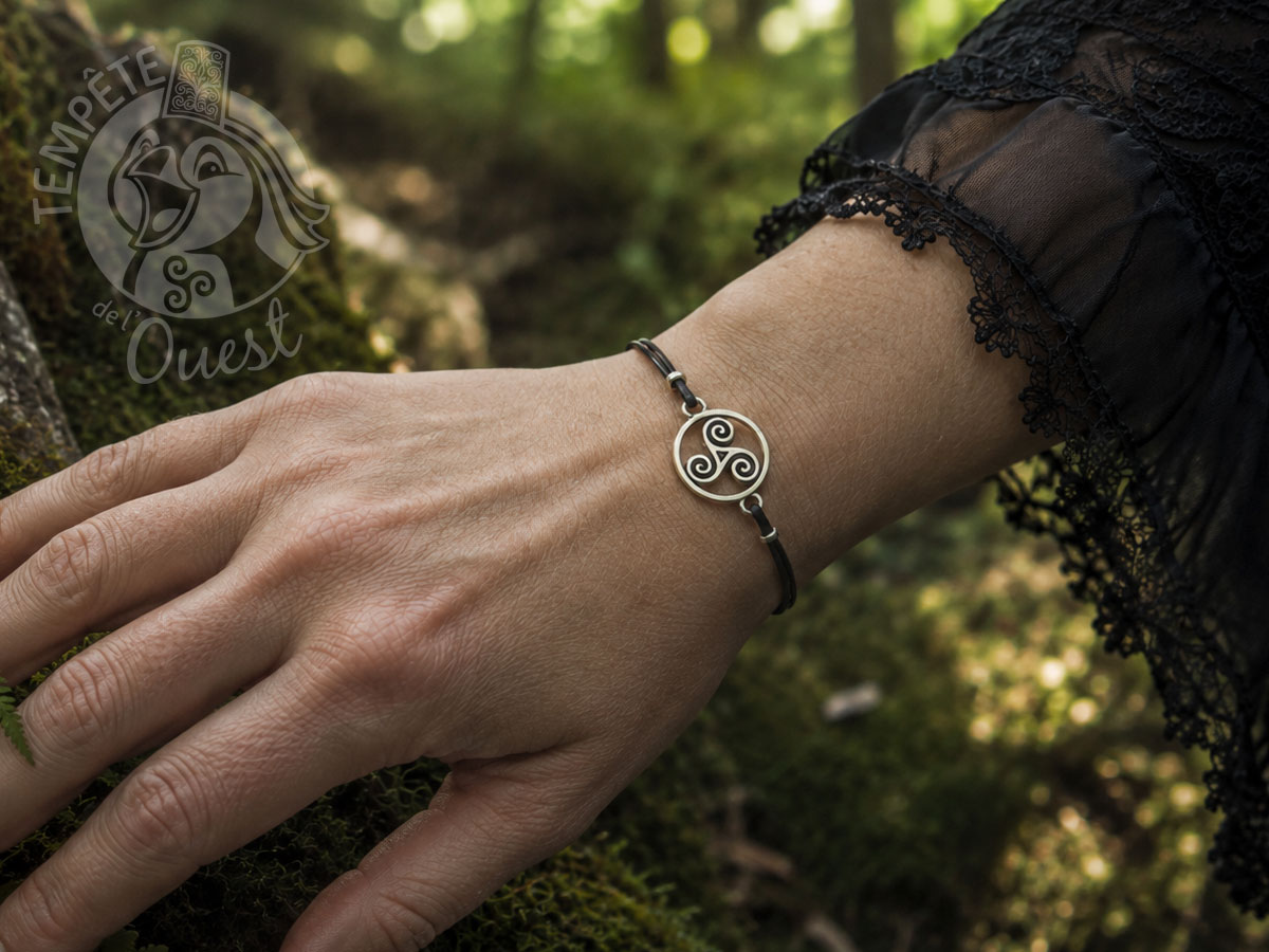 Bracelet en cuir et plaqué argent Triskell – Image 2