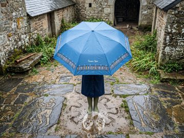 Alternative view of Parapluie pliant humour breton Fesses Noz