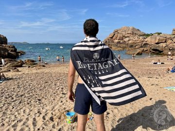 Alternative view of BON PLAN ! Serviette de plage Destination Bretagne