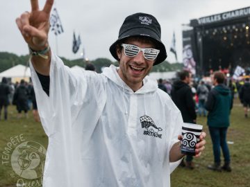 Alternative view of Pack spécial Festival - Le Kit Anti-Galère du Festivalier Breton